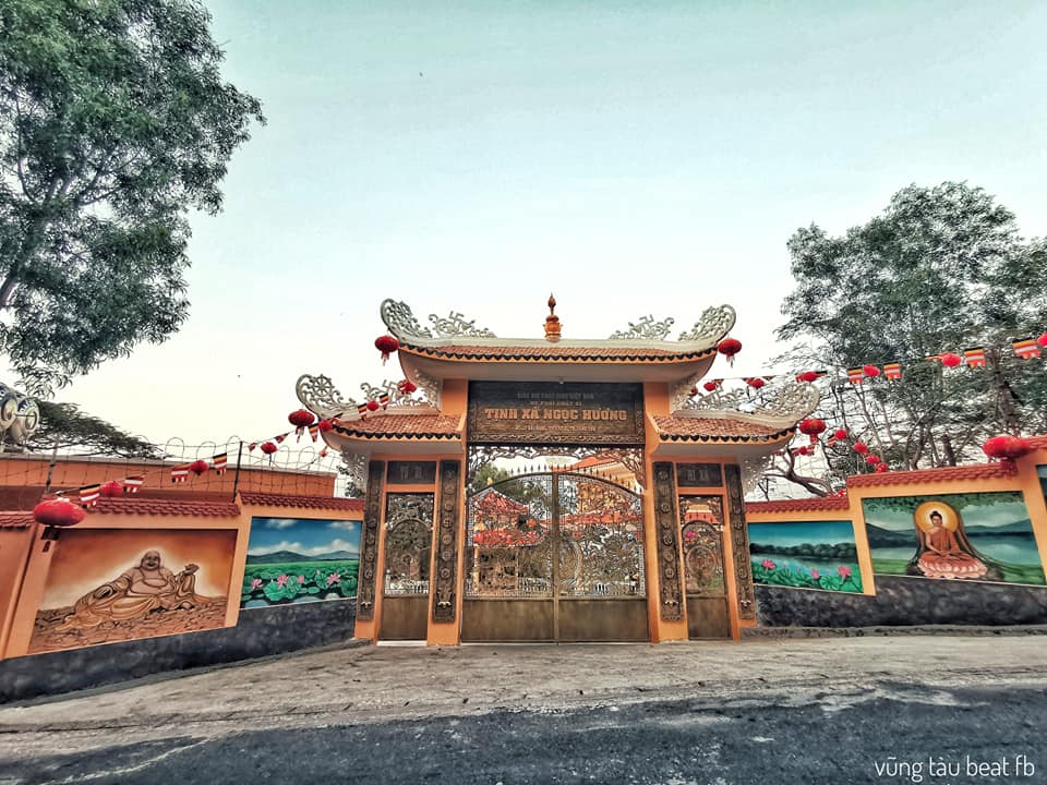 Tịnh xá Ngọc Hương là một nơi đáng ghé thăm dành cho những người yêu Phật giáo và thích không gian yên bình khi đến với Vũng Tàu