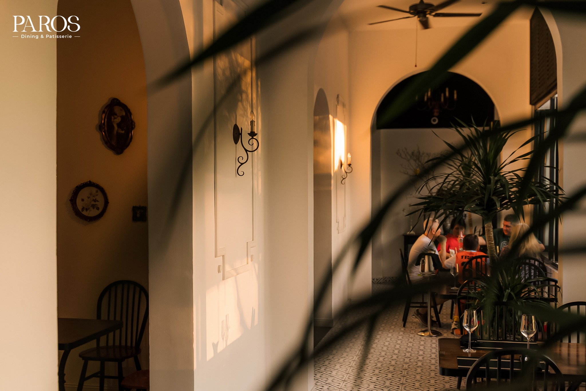 Chìm đắm trong không gian xanh mướt và vô cùng lãng mạn tại Paros - Dining & Patisserie