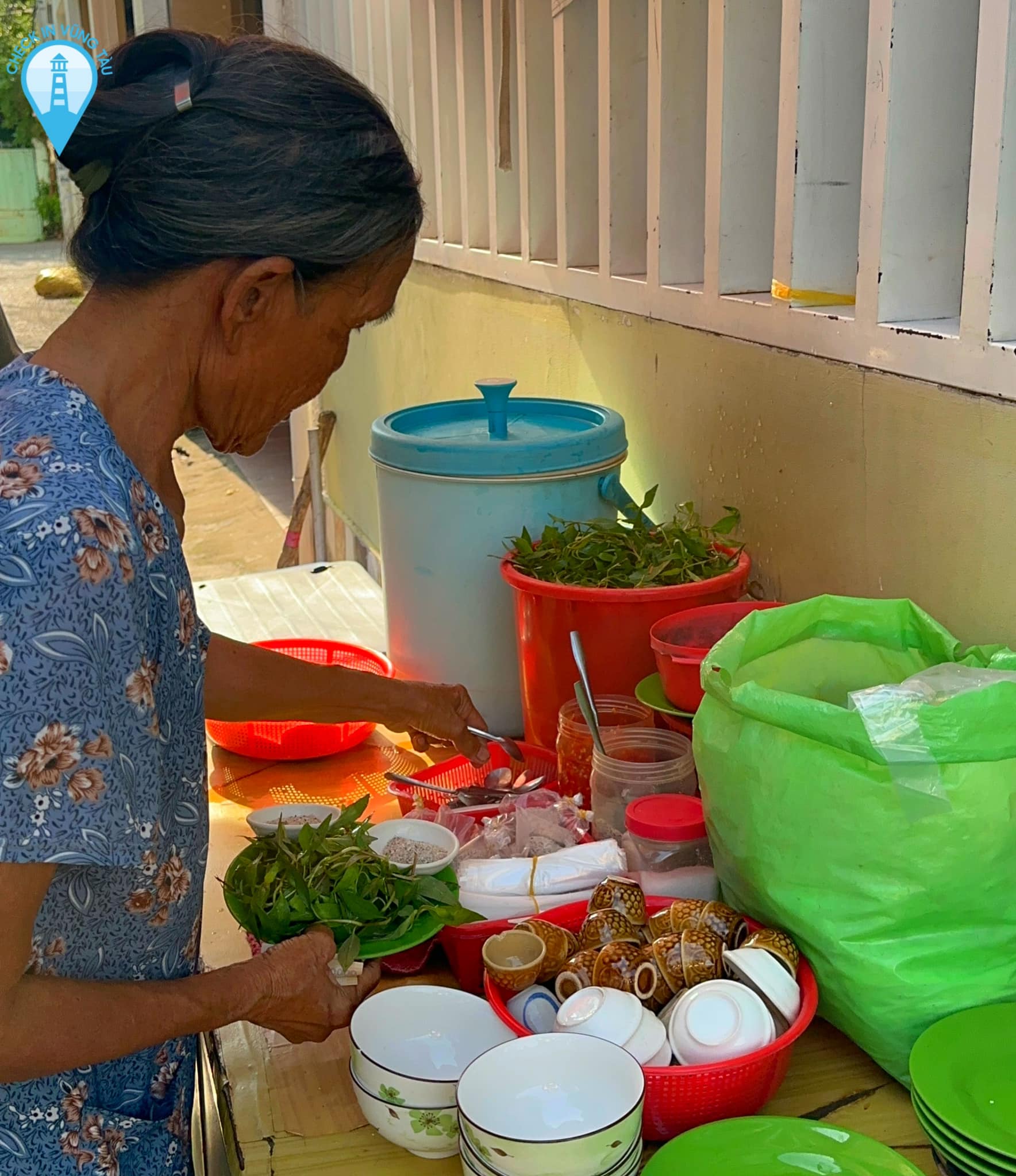 trứng vịt lộn Bà Ba