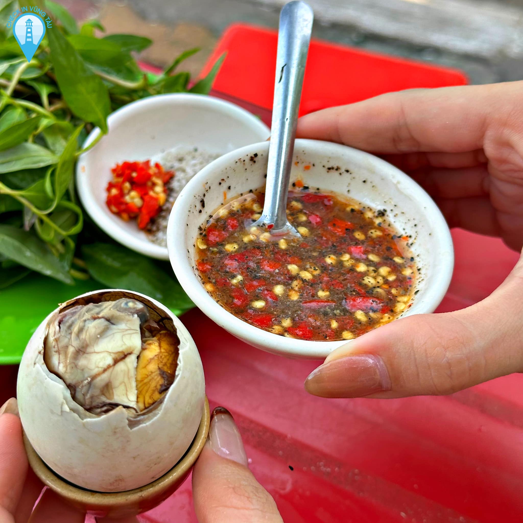 trứng vịt lộn Bà Ba