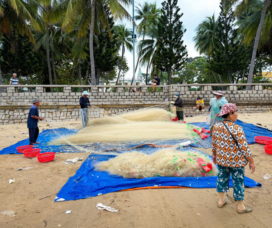 kéo lưới cá ở Bãi Trước