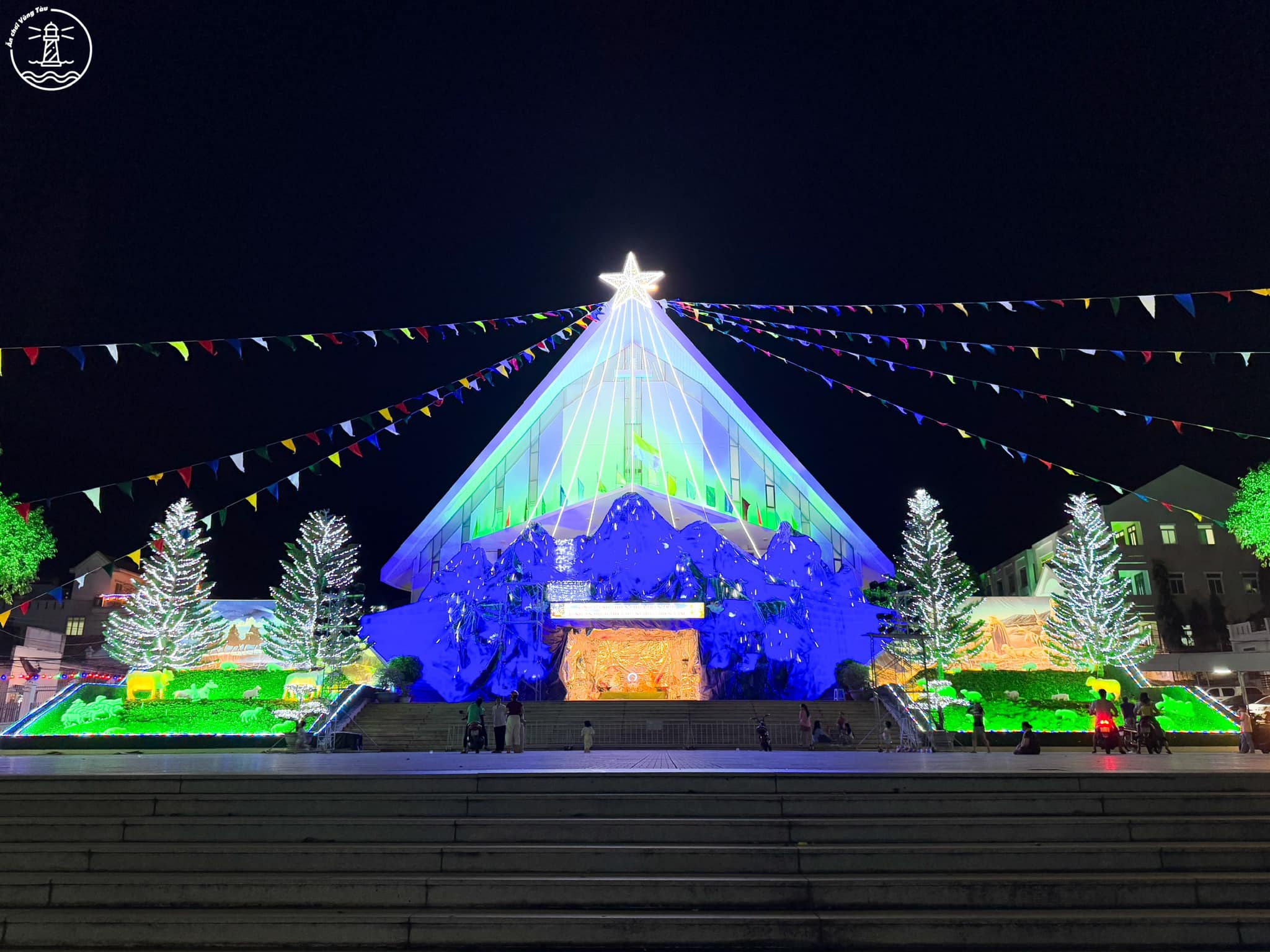 Những ngày cuối tháng 12, Vũng Tàu rộn ràng trang hoàng thành phố chuẩn bị cho mùa lễ hội với Noel và Năm Mới 2025