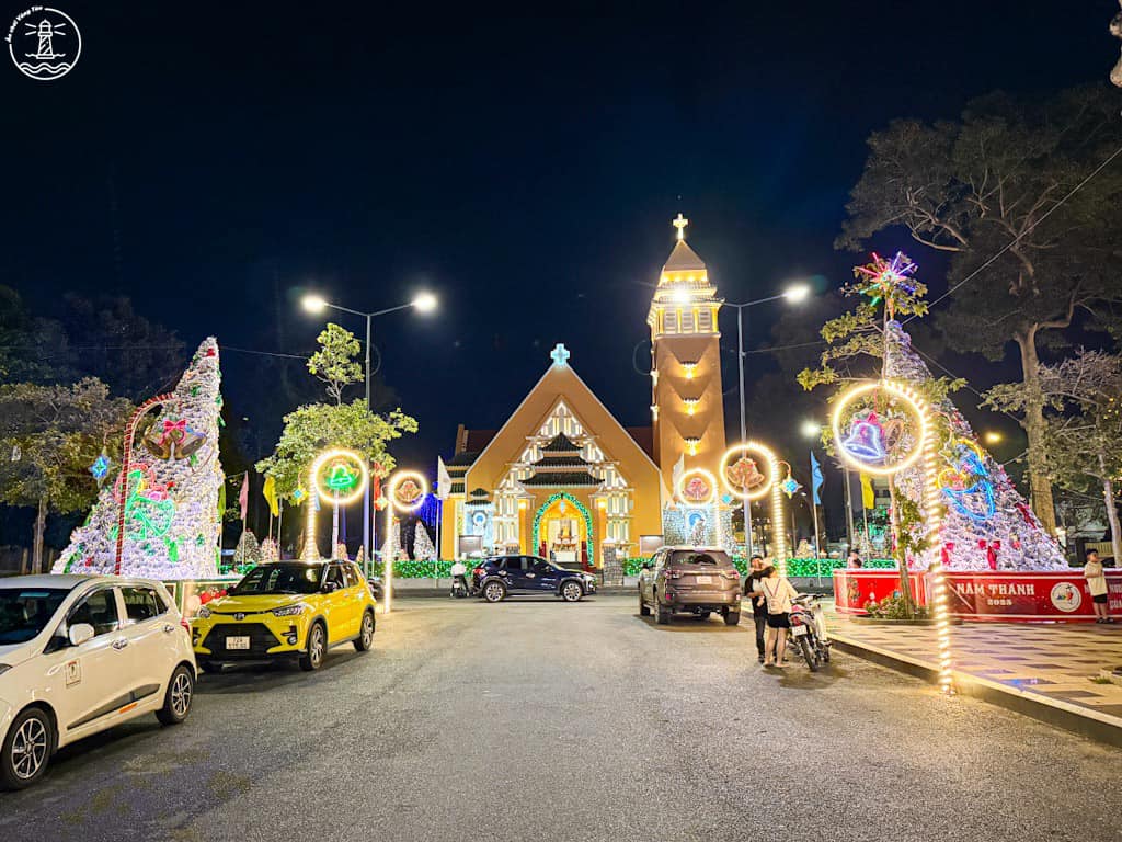 Những ngày cuối tháng 12, Vũng Tàu rộn ràng trang hoàng thành phố chuẩn bị cho mùa lễ hội với Noel và Năm Mới 2025