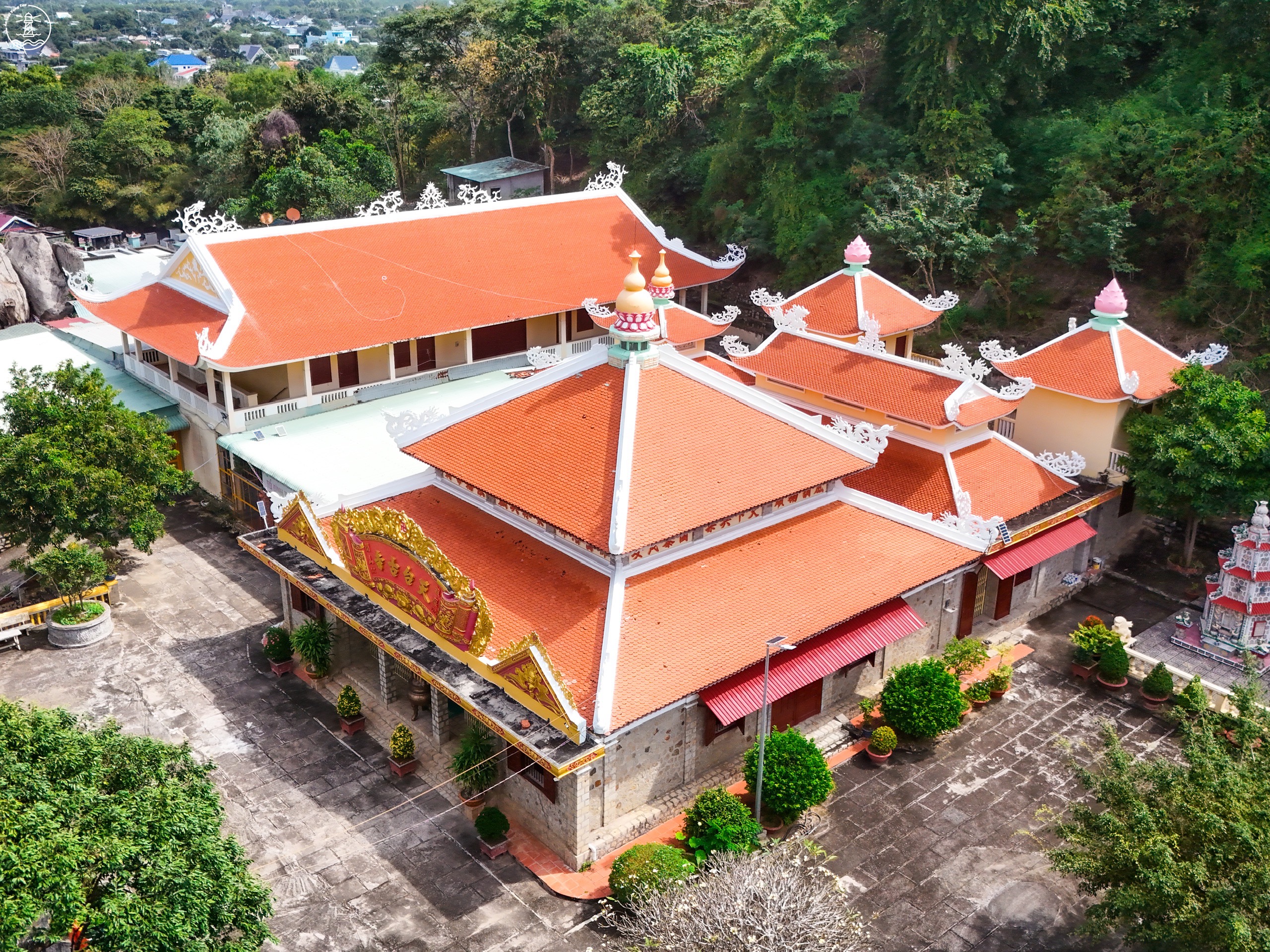 TỔ ĐÌNH THIÊN THAI LONG ĐẤT