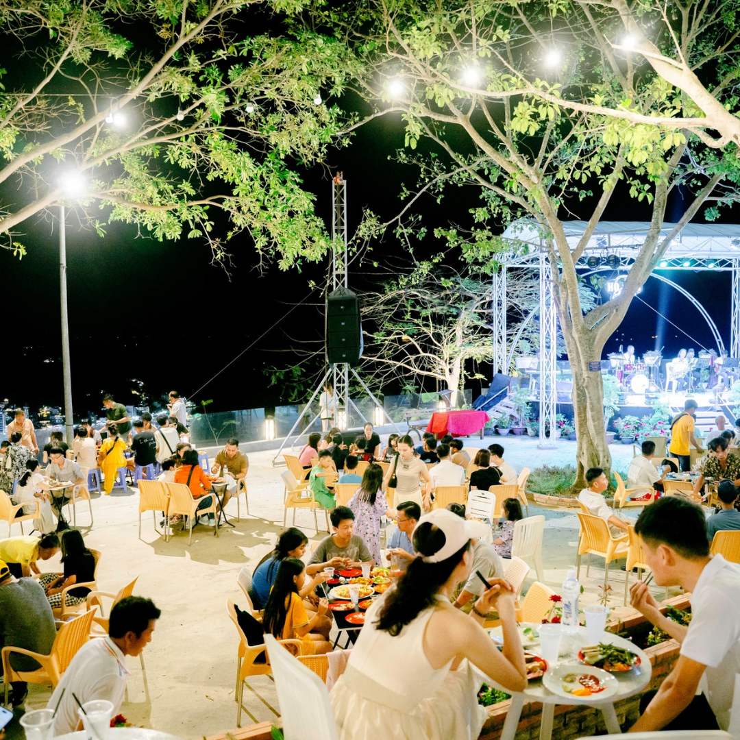 tour đêm Hồ Mây