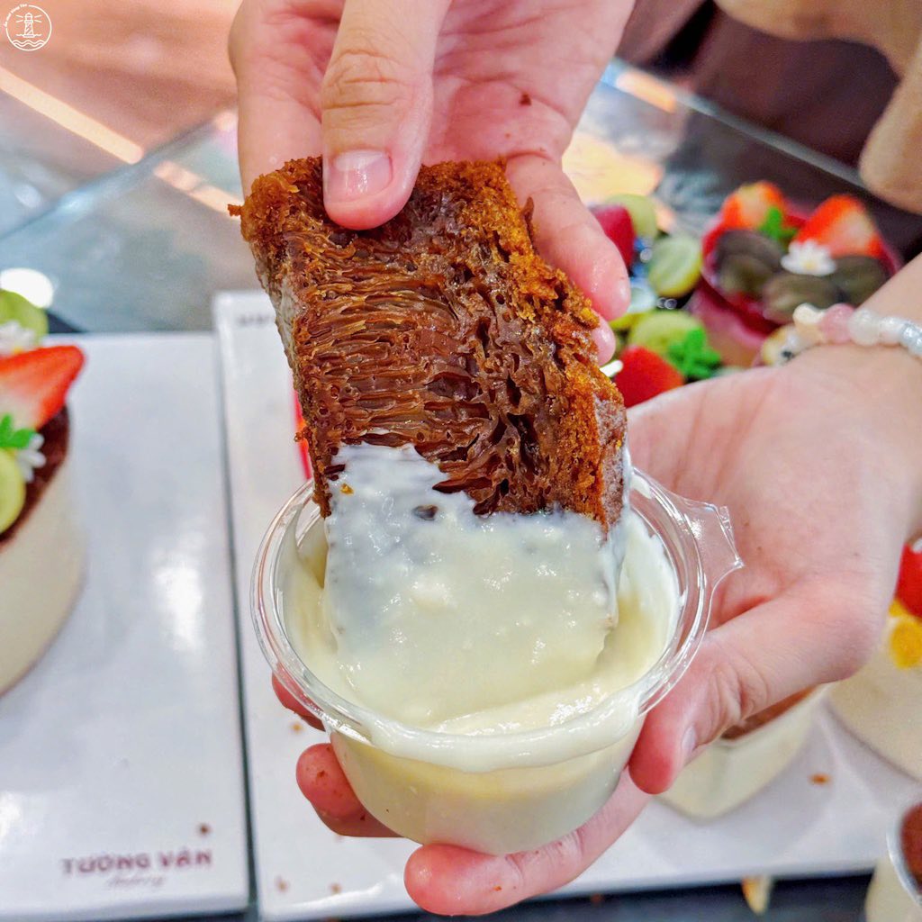 Tiệm bánh Tường Vân