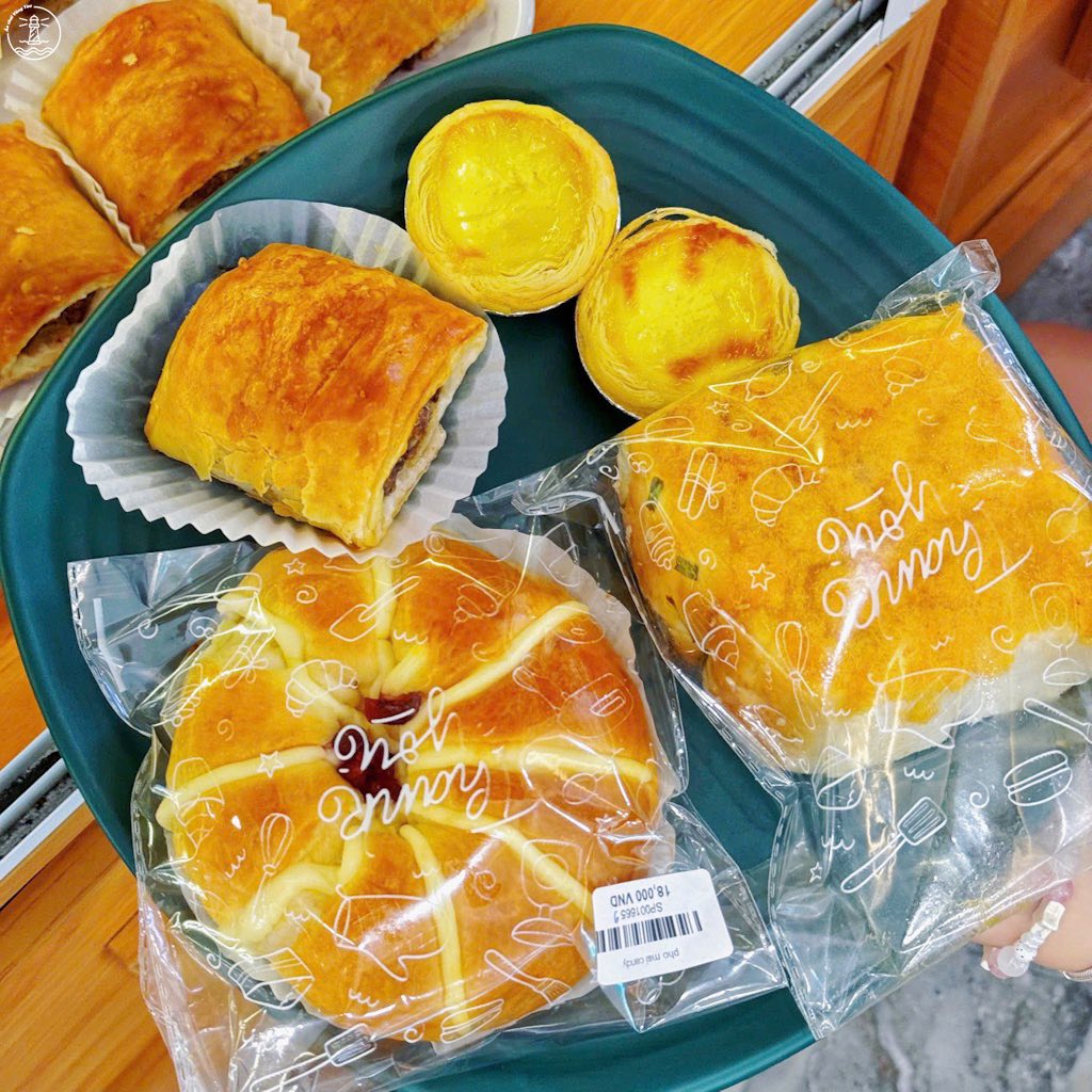 Tiệm bánh Tường Vân