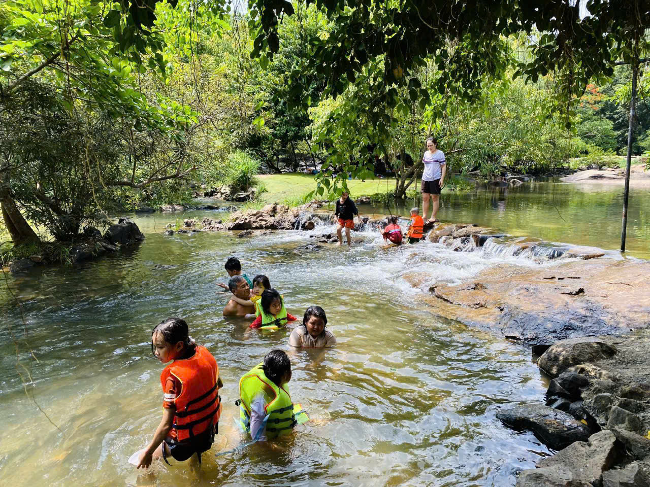 trải nghiệm Thác Hoà Bình