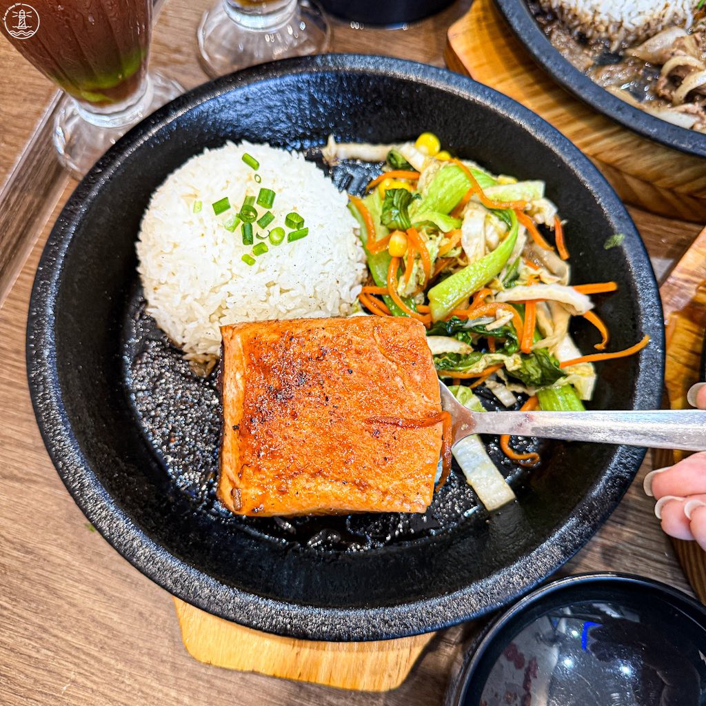 cơm xèo trên chảo Tepan