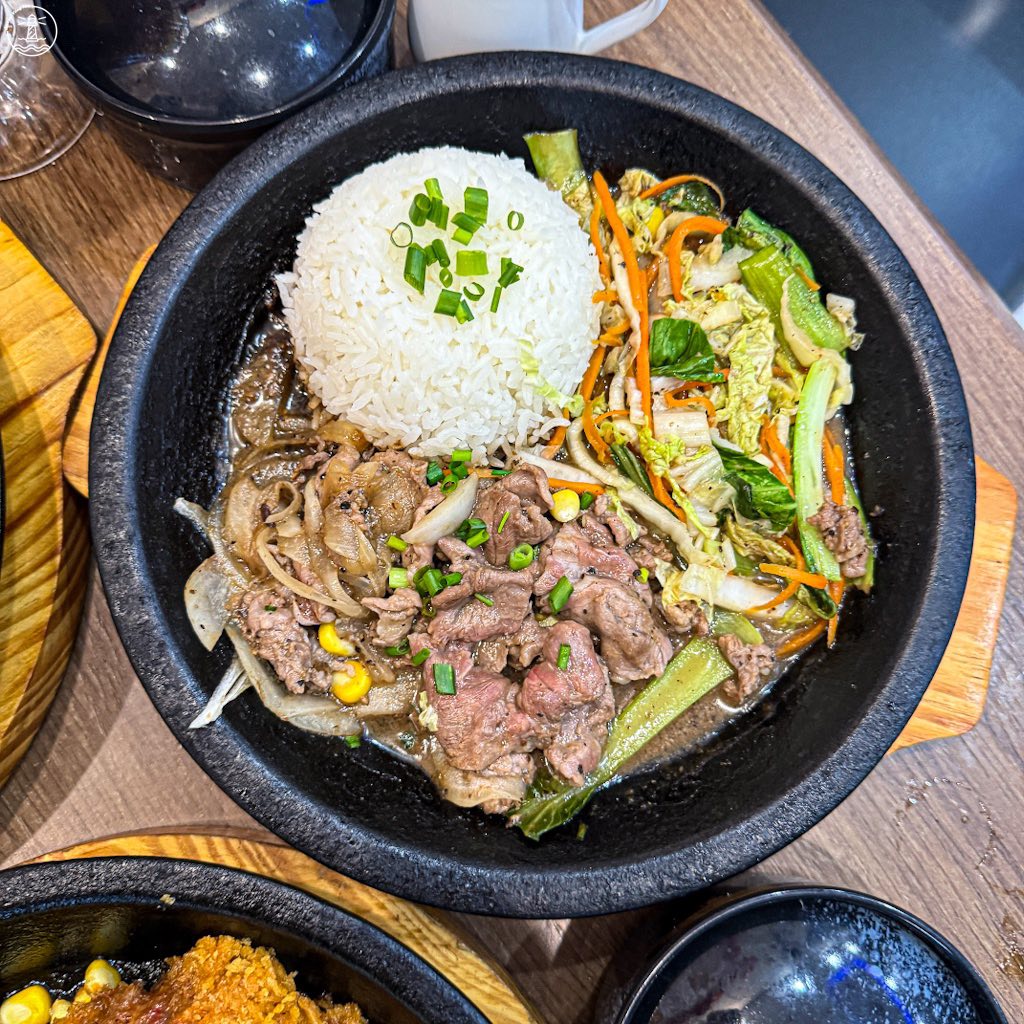 cơm xèo trên chảo Tepan