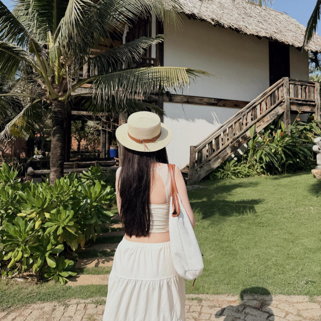 Không chỉ là review, mỗi video trên kênh Tiktok “Làm Dâu Long Hải” là lời tự tình của Trần Như Thuận với quê hương thứ hai yêu thương