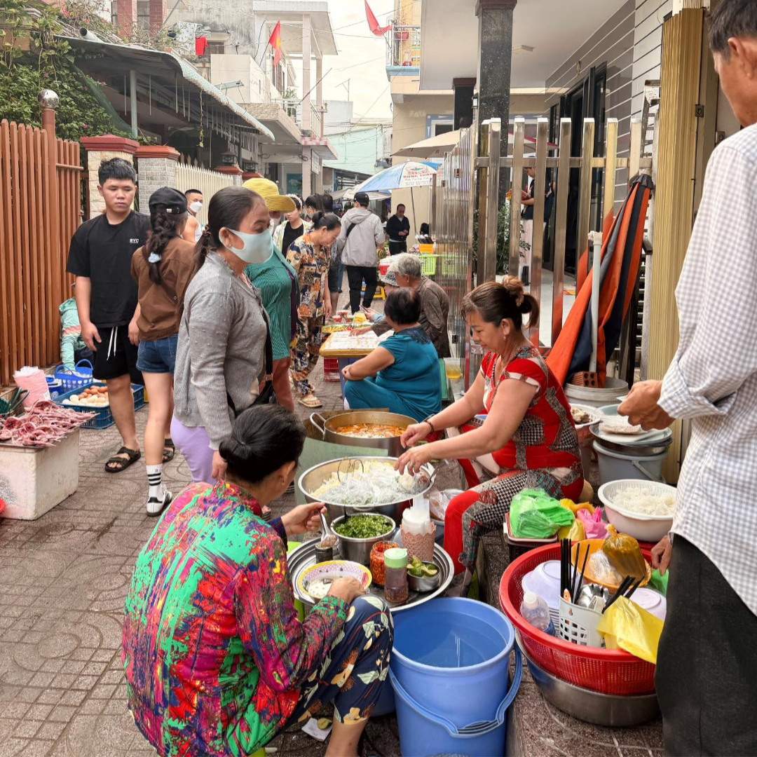 Không chỉ là review, mỗi video trên kênh Tiktok “Làm Dâu Long Hải” là lời tự tình của Trần Như Thuận với quê hương thứ hai yêu thương