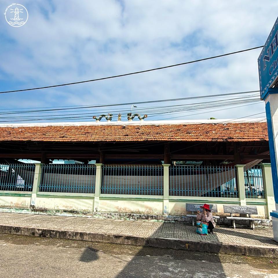 Hàng năm cứ vào ngày 9/9 âm lịch, nhà lớn Long Sơn lại thu hút hàng ngàn lượt khách du lịch tới đây để tham dự vào lễ hội Trùng Cửu