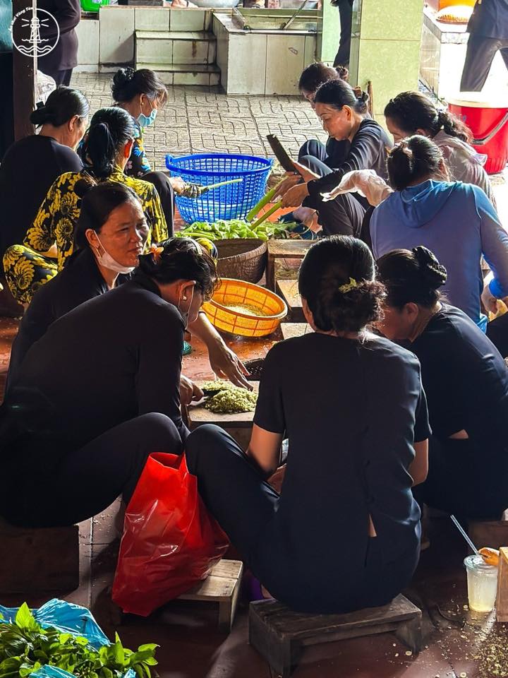 Hàng năm cứ vào ngày 9/9 âm lịch, nhà lớn Long Sơn lại thu hút hàng ngàn lượt khách du lịch tới đây để tham dự vào lễ hội Trùng Cửu