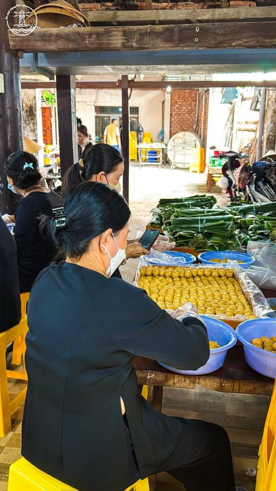 Hàng năm cứ vào ngày 9/9 âm lịch, nhà lớn Long Sơn lại thu hút hàng ngàn lượt khách du lịch tới đây để tham dự vào lễ hội Trùng Cửu