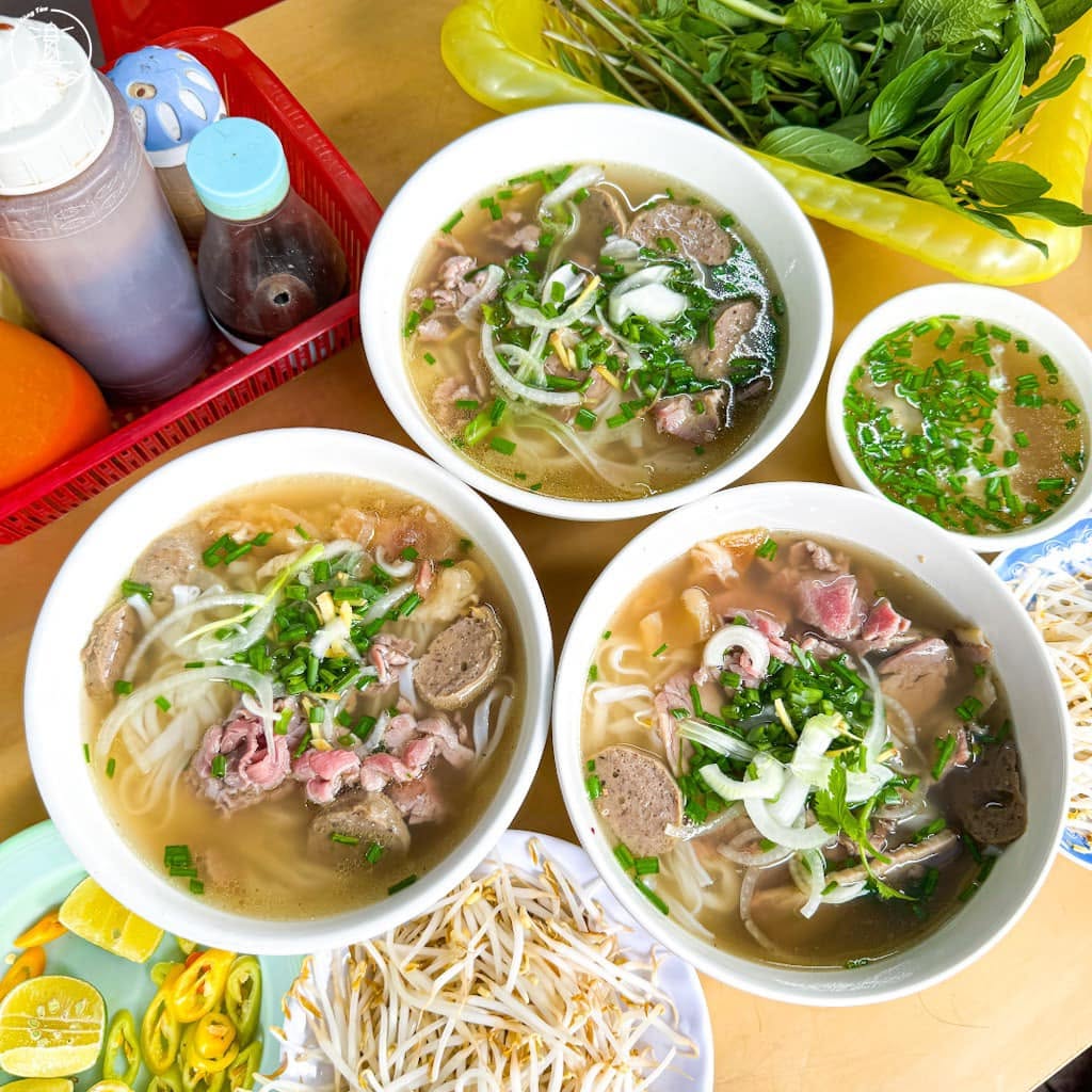 tiệm phở gần Bãi Sau