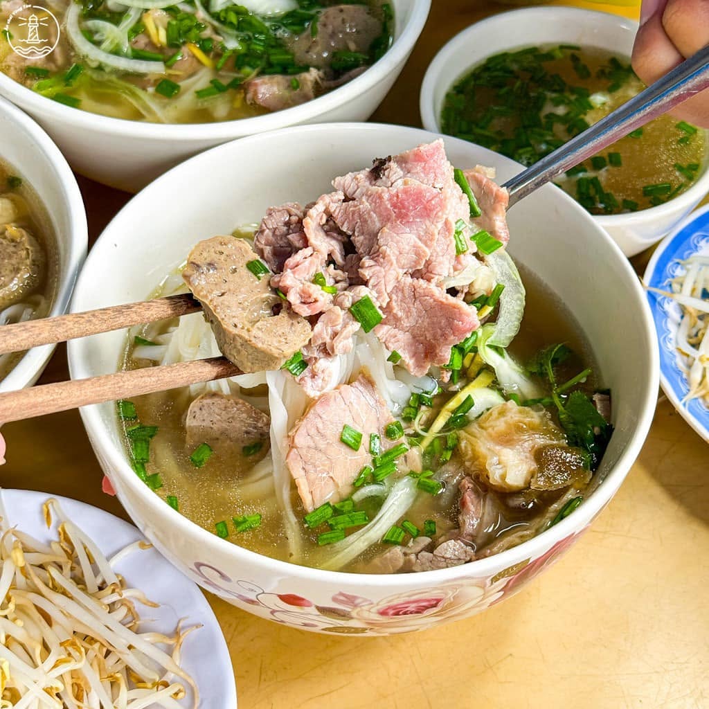 tiệm phở gần Bãi Sau
