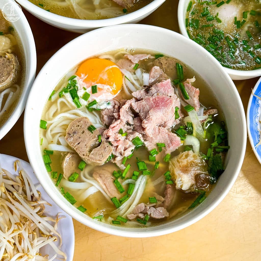 tiệm phở gần Bãi Sau