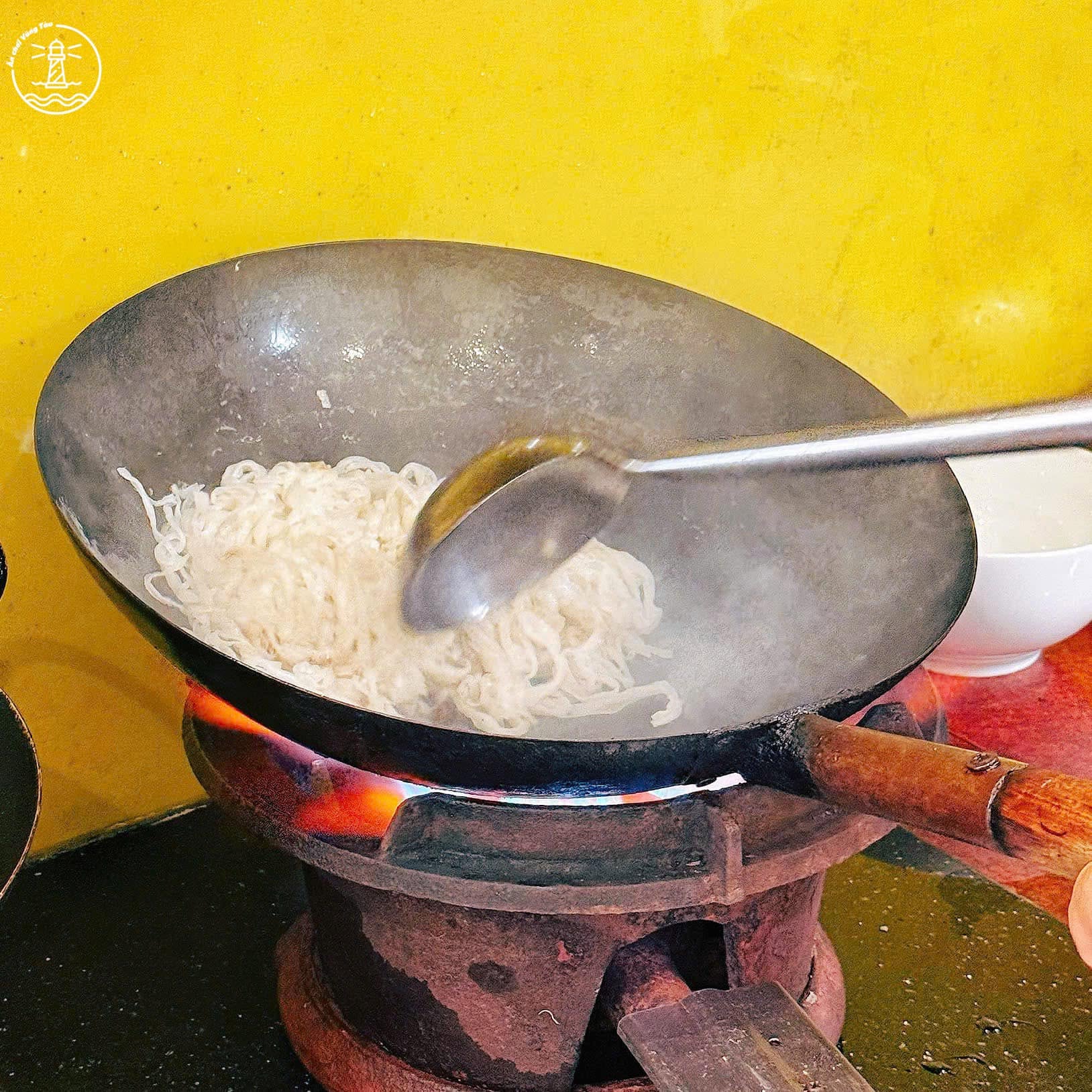 tiệm phở gần Bãi Sau